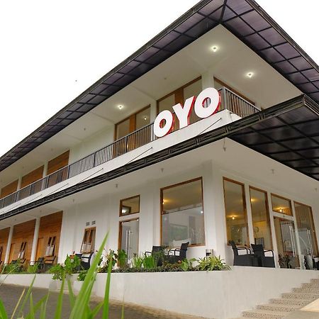 Oyo 446 Hotel Kawi Surapatha Malang Exterior foto