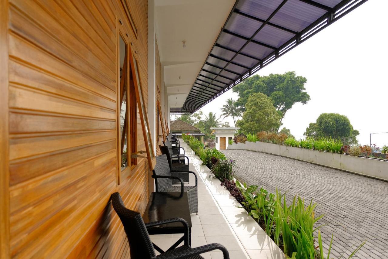 Oyo 446 Hotel Kawi Surapatha Malang Exterior foto