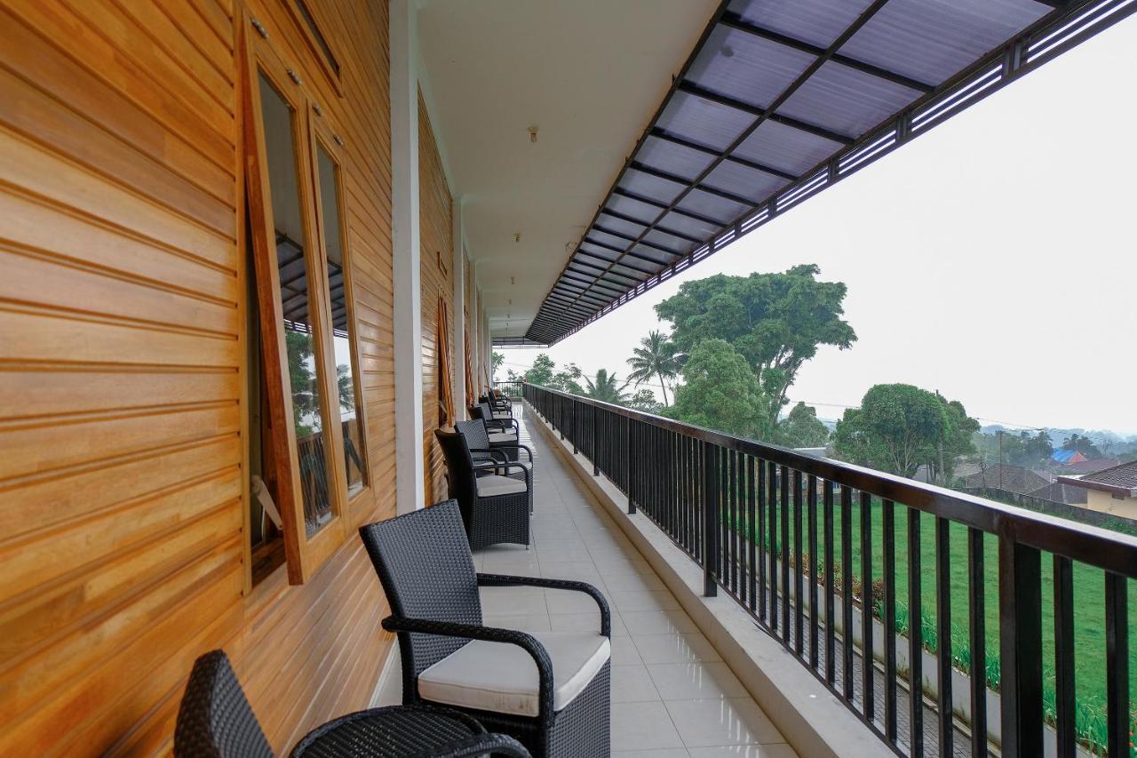 Oyo 446 Hotel Kawi Surapatha Malang Exterior foto