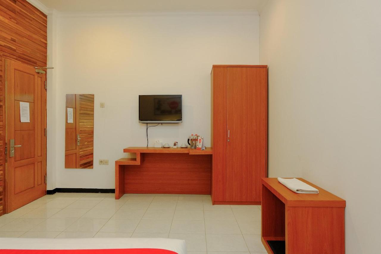 Oyo 446 Hotel Kawi Surapatha Malang Exterior foto