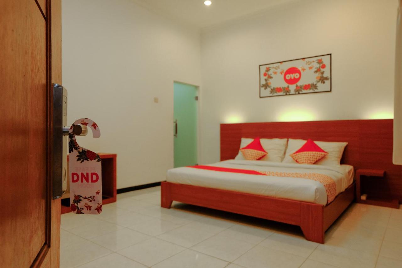 Oyo 446 Hotel Kawi Surapatha Malang Exterior foto