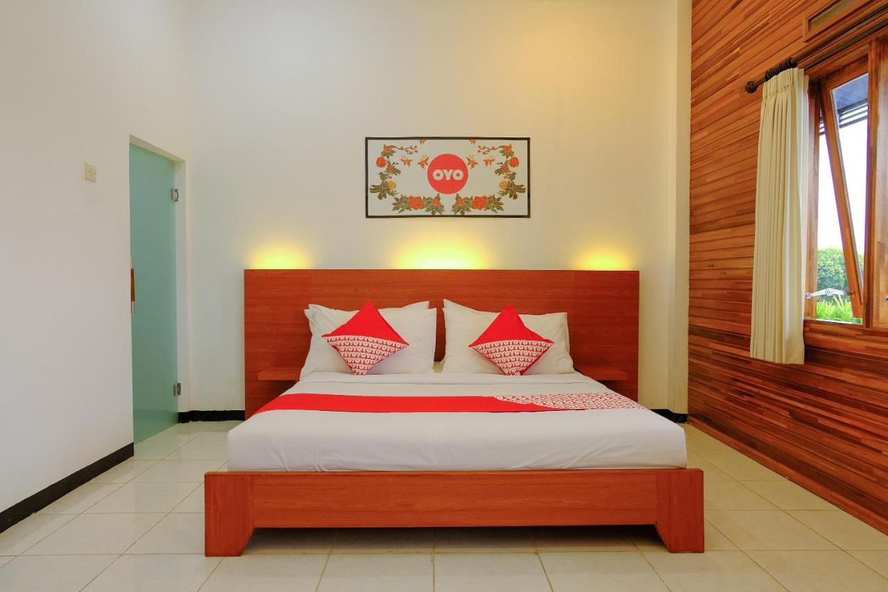 Oyo 446 Hotel Kawi Surapatha Malang Exterior foto