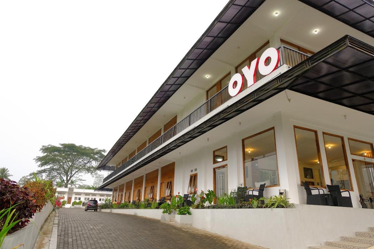 Oyo 446 Hotel Kawi Surapatha Malang Exterior foto