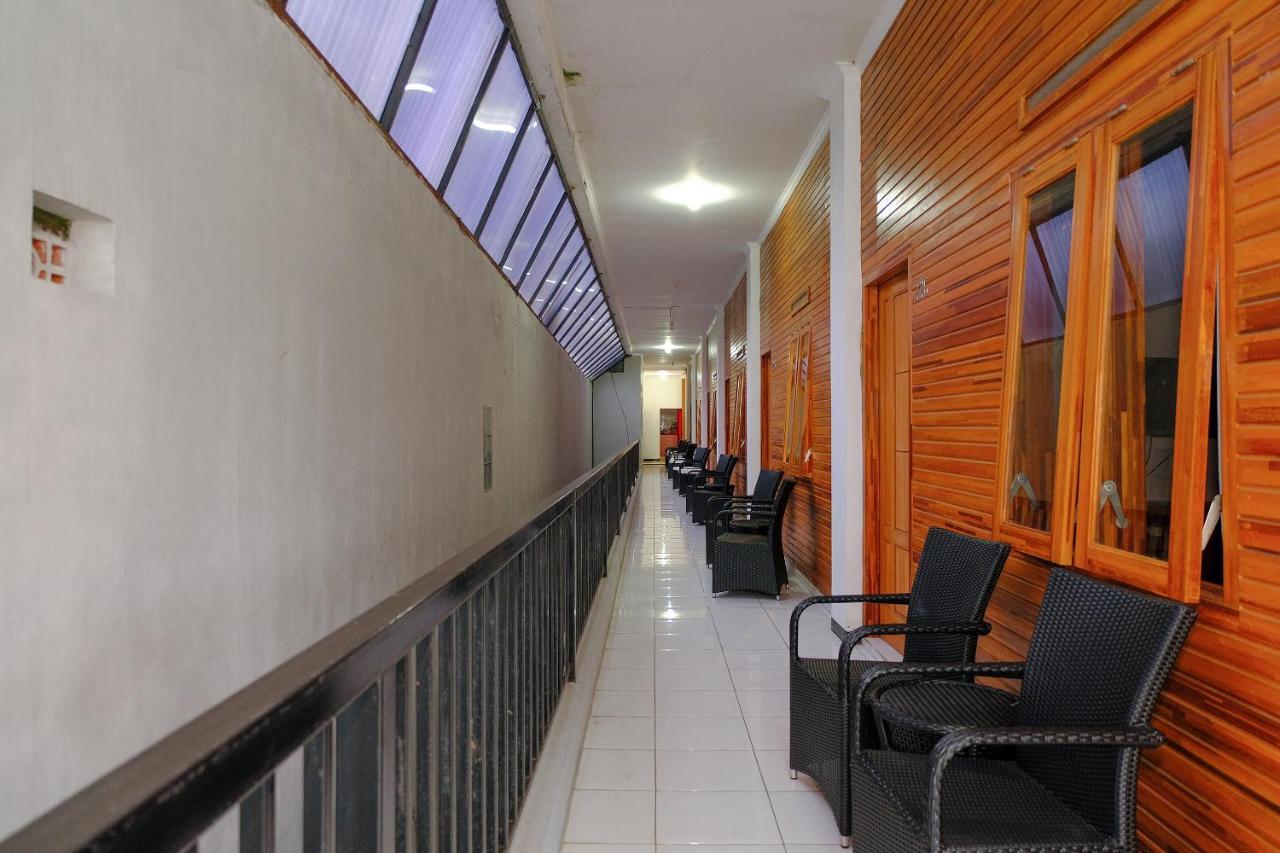 Oyo 446 Hotel Kawi Surapatha Malang Exterior foto
