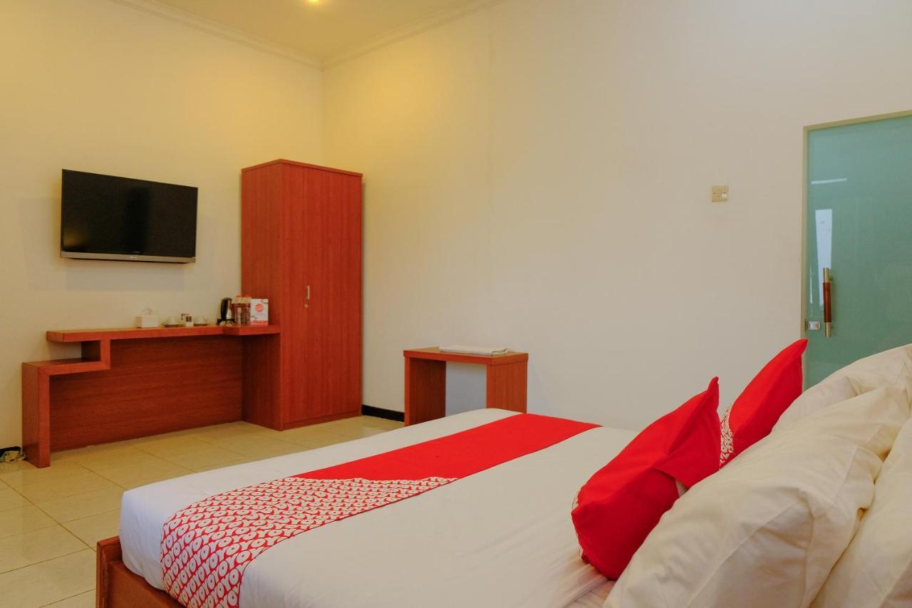 Oyo 446 Hotel Kawi Surapatha Malang Exterior foto