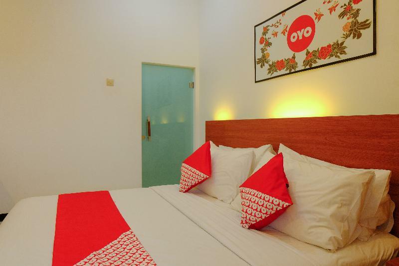 Oyo 446 Hotel Kawi Surapatha Malang Exterior foto